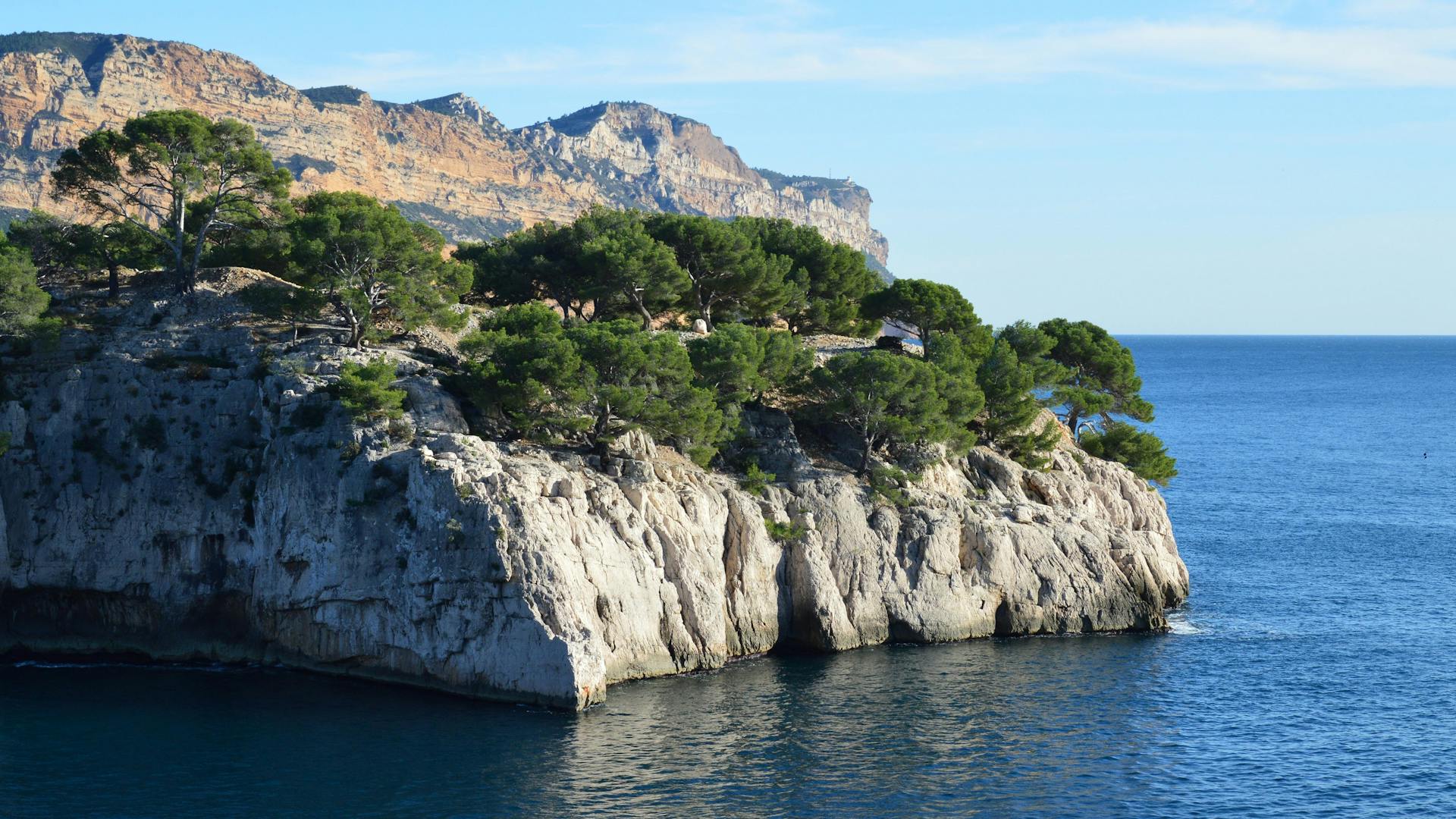 Scenic view of rocky cliffs and azure sea in Cassis, Provence-Alpes-Côte d'Azur.