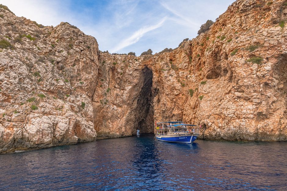 Kotor öböl hajókirándulás: rejtett öblök felfedezése – Blue Cave Montenegro boat tour
