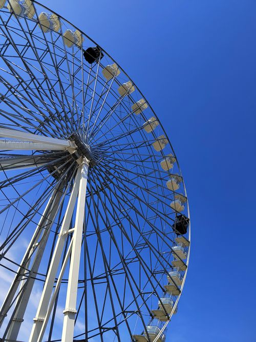 Free A vibrant ferris wheel against a clear blue sky in Seville. Stock Photo
