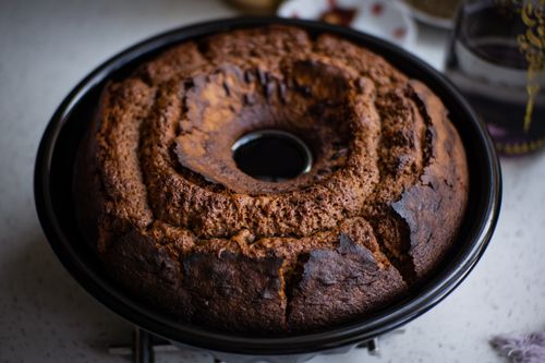 Free A freshly baked homemade chocolate Bundt cake, rich and indulgent, perfect for dessert lovers. Stock Photo