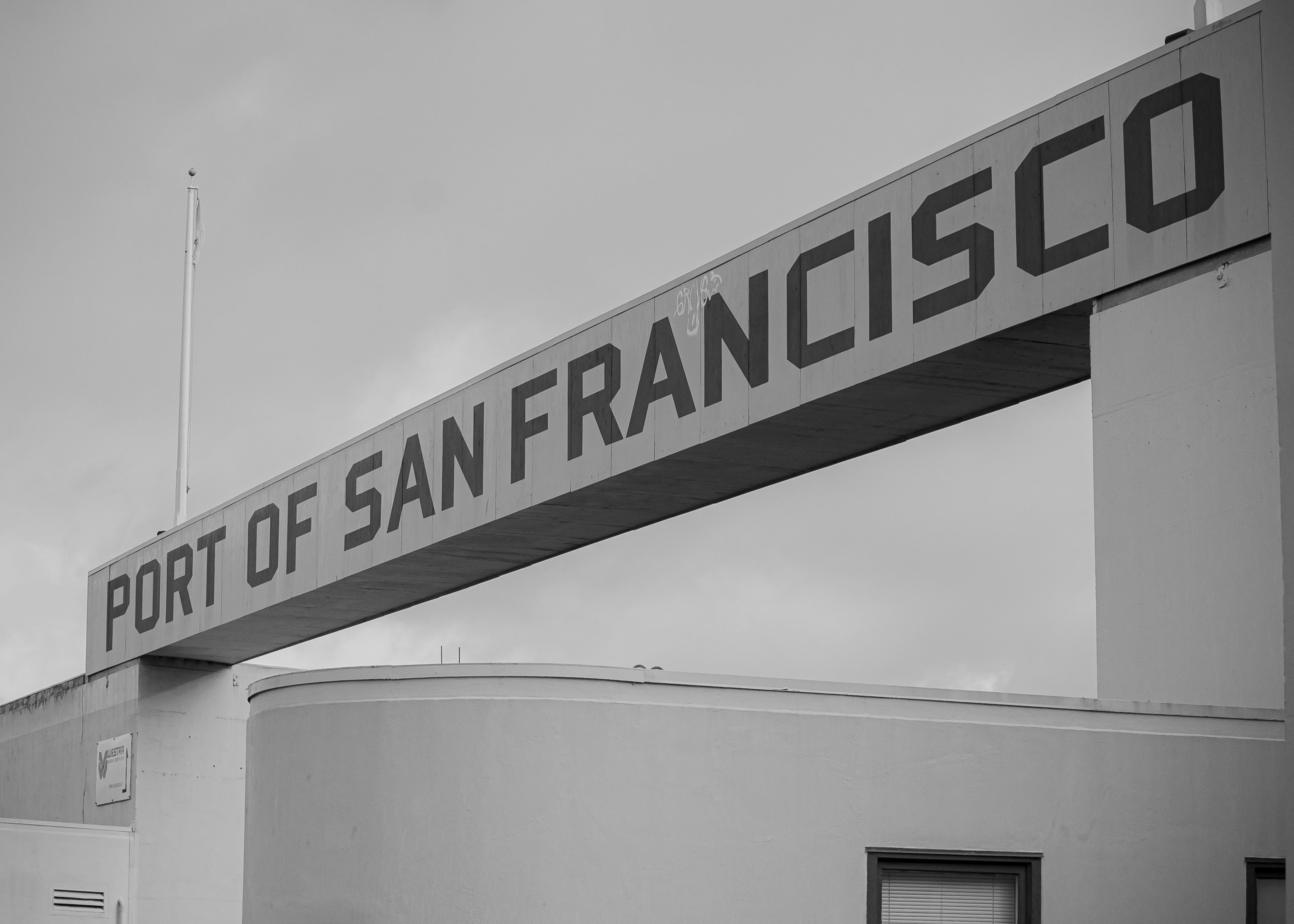 Black and White Port of San Francisco Sign · Free Stock Photo
