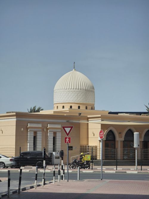 Free Captivating mosque with architectural dome in Dubai under clear skies. A blend of culture and design. Stock Photo
