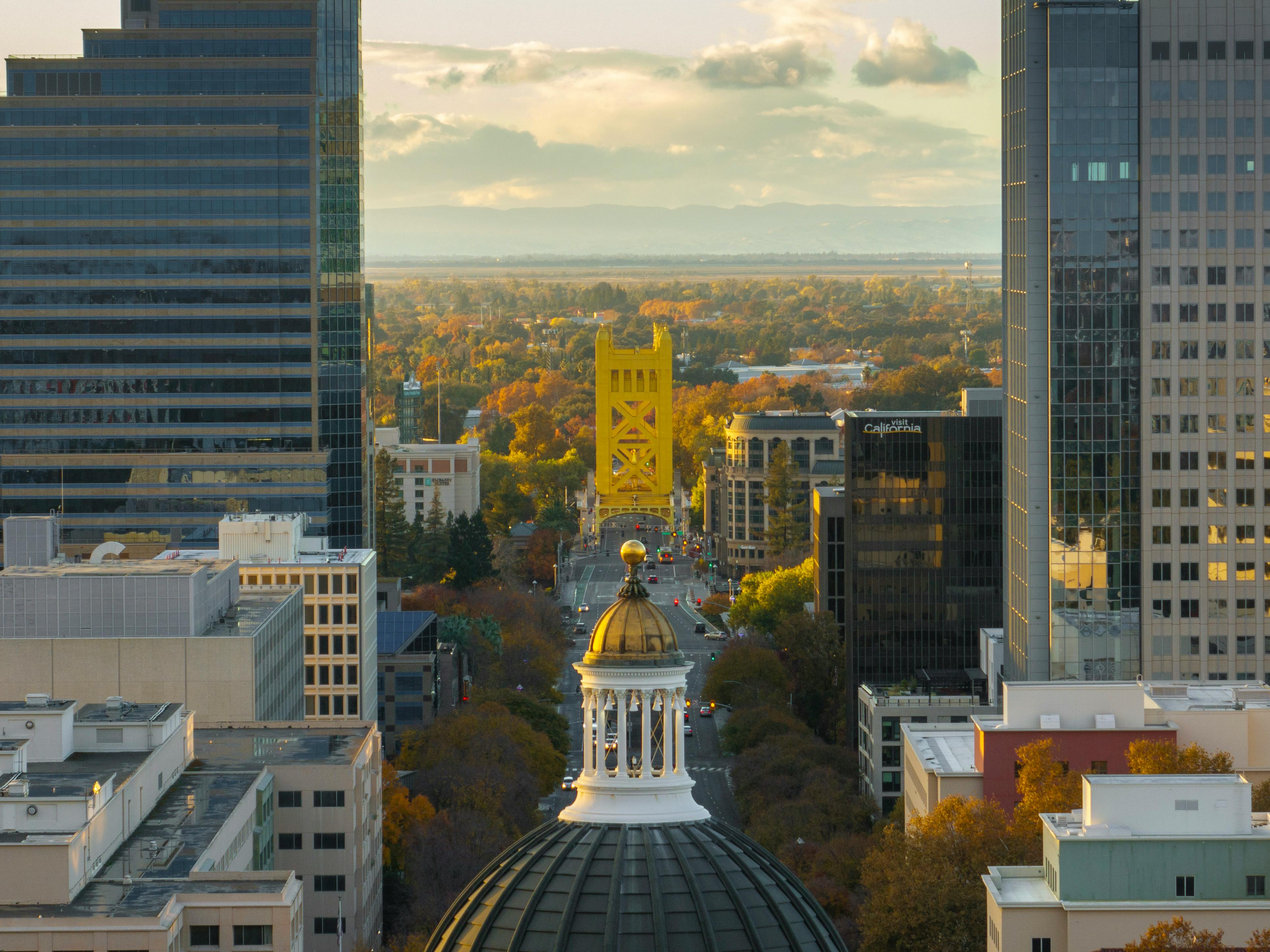 sacramento skyline with iconic tower bridge at sunset