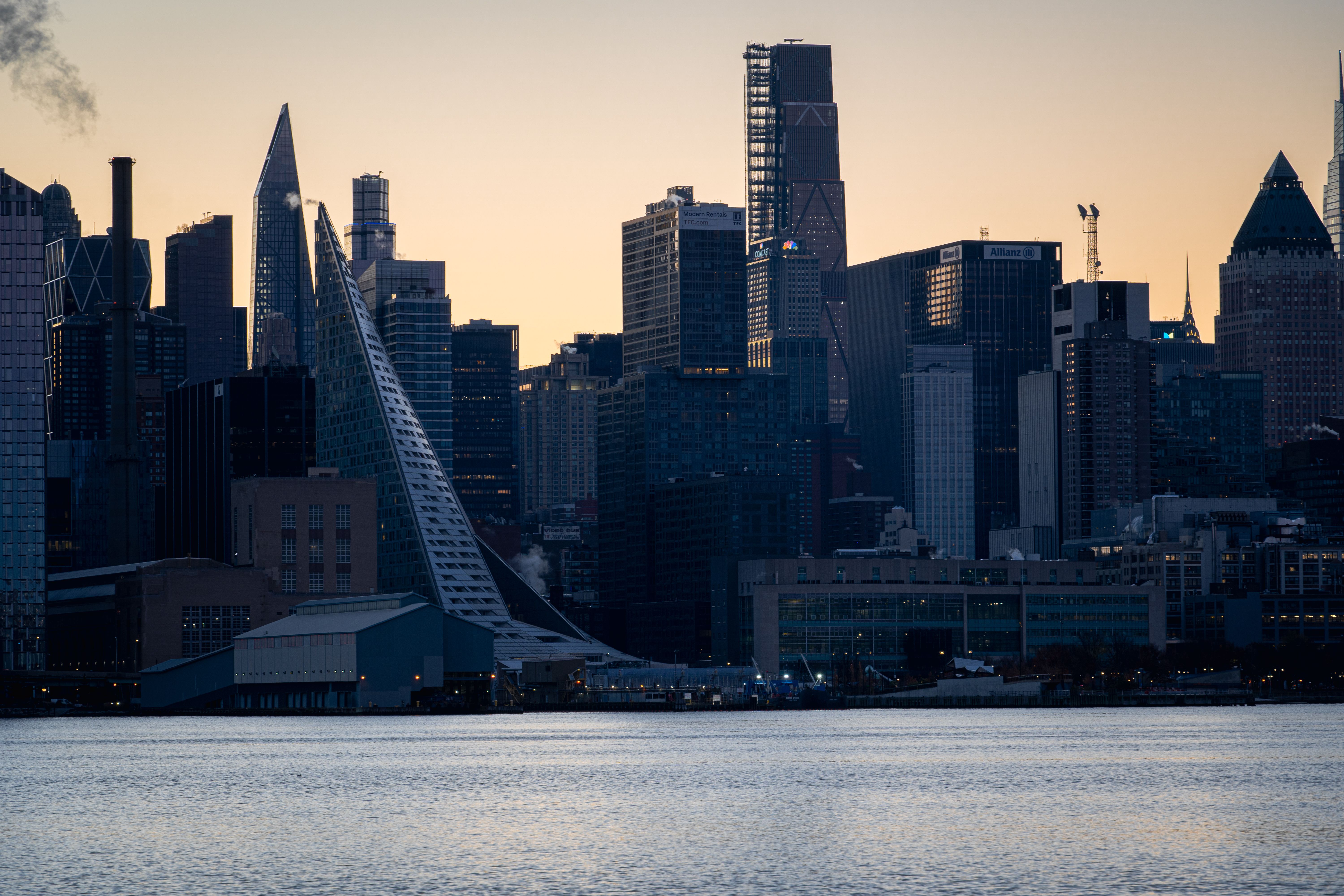Stunning Sunset Over New York City Skyline · Free Stock Photo