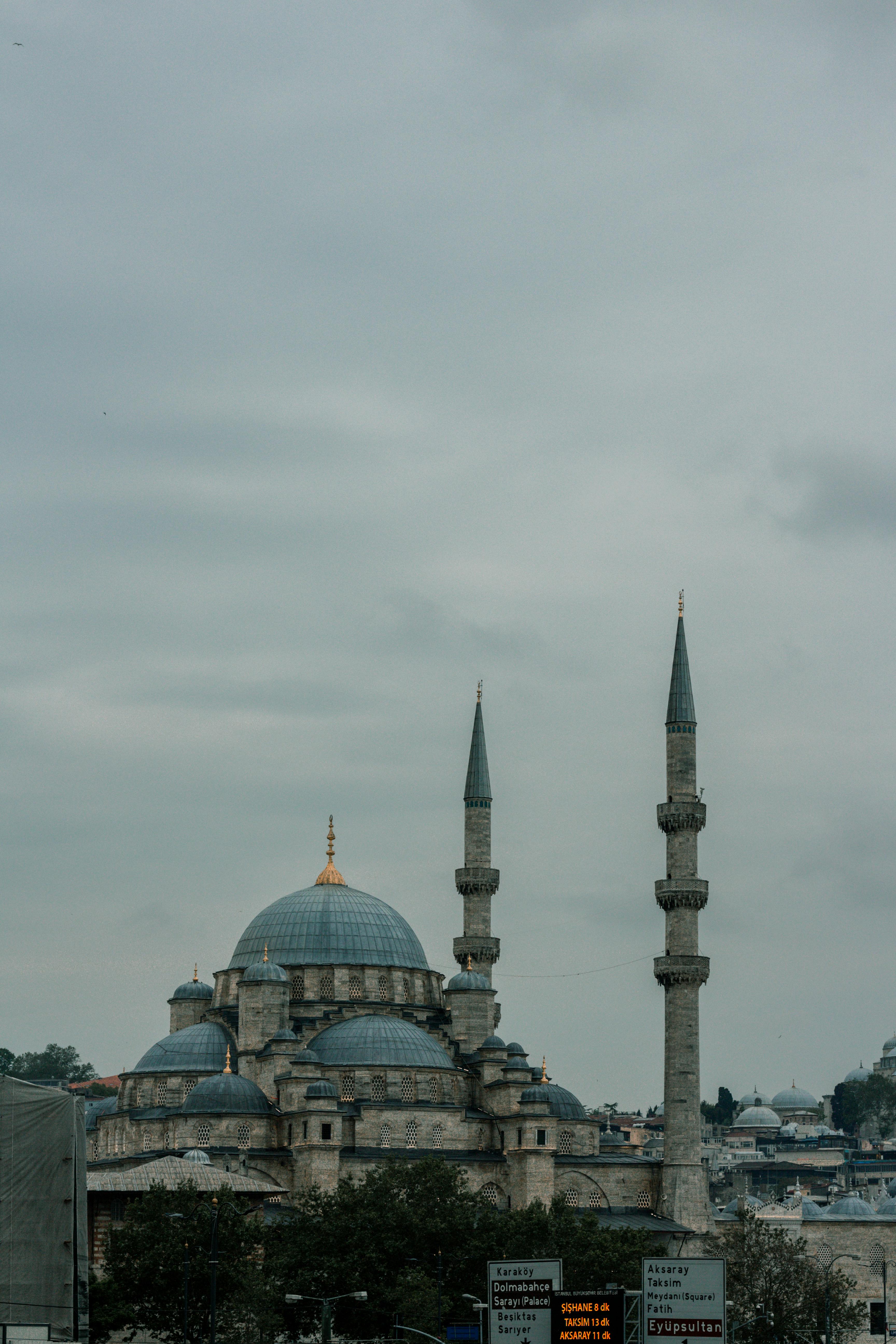 <b>Masjid Yeni Cami (Masjid Baru): Simbol Kekuatan Perempuan Ottoman</b>