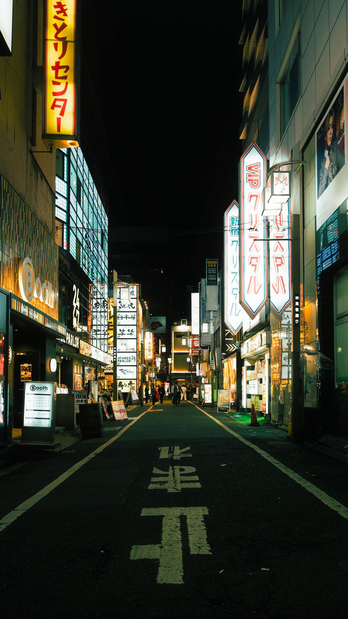 Vibrant Tokyo Nightlife on a Busy Street · Free Stock Photo