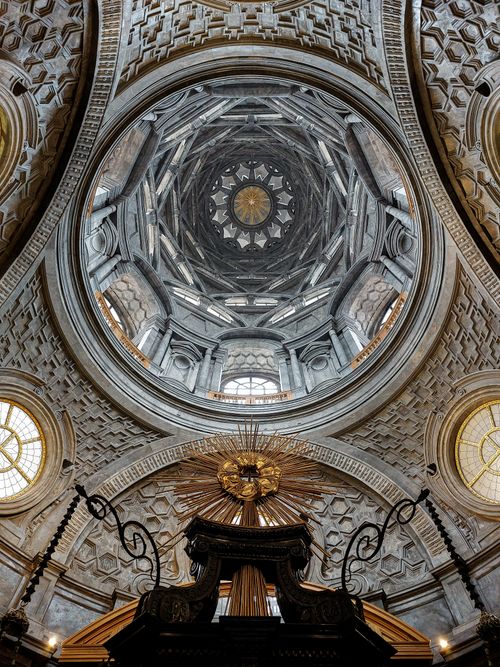 Free Intricate dome ceiling inside a historic church showcasing stunning architectural details. Stock Photo