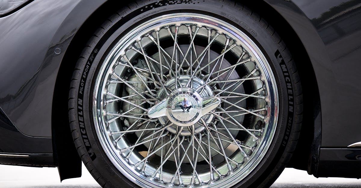 Close-up of Luxury Car Wheel with Spokes · Free Stock Photo