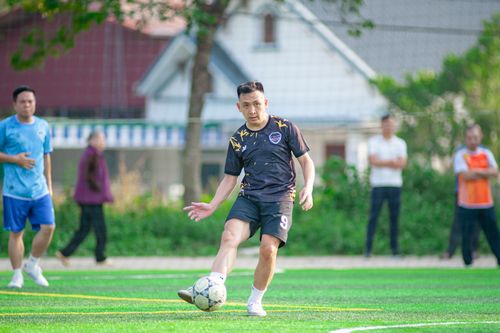 Free Outdoor soccer match with players on lush green field in Hà Nội, Vietnam. Stock Photo