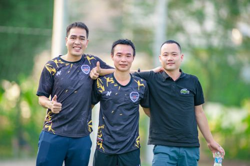 Free Three friends outdoors, enjoying time together in sports attire, smiling and bonding. Stock Photo