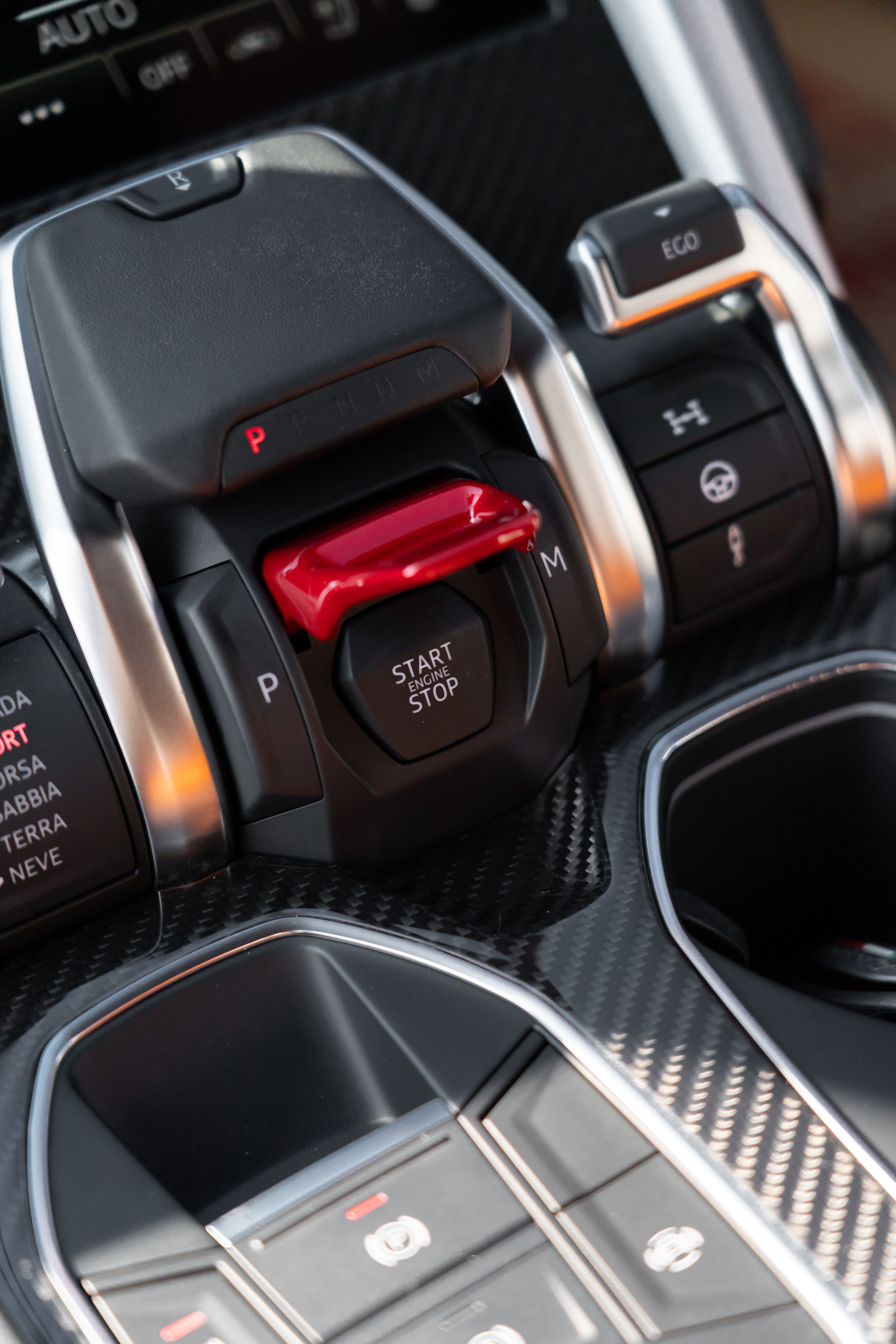 Primer Plano Del Panel De Control De Arranque Y Parada Del Lamborghini ...