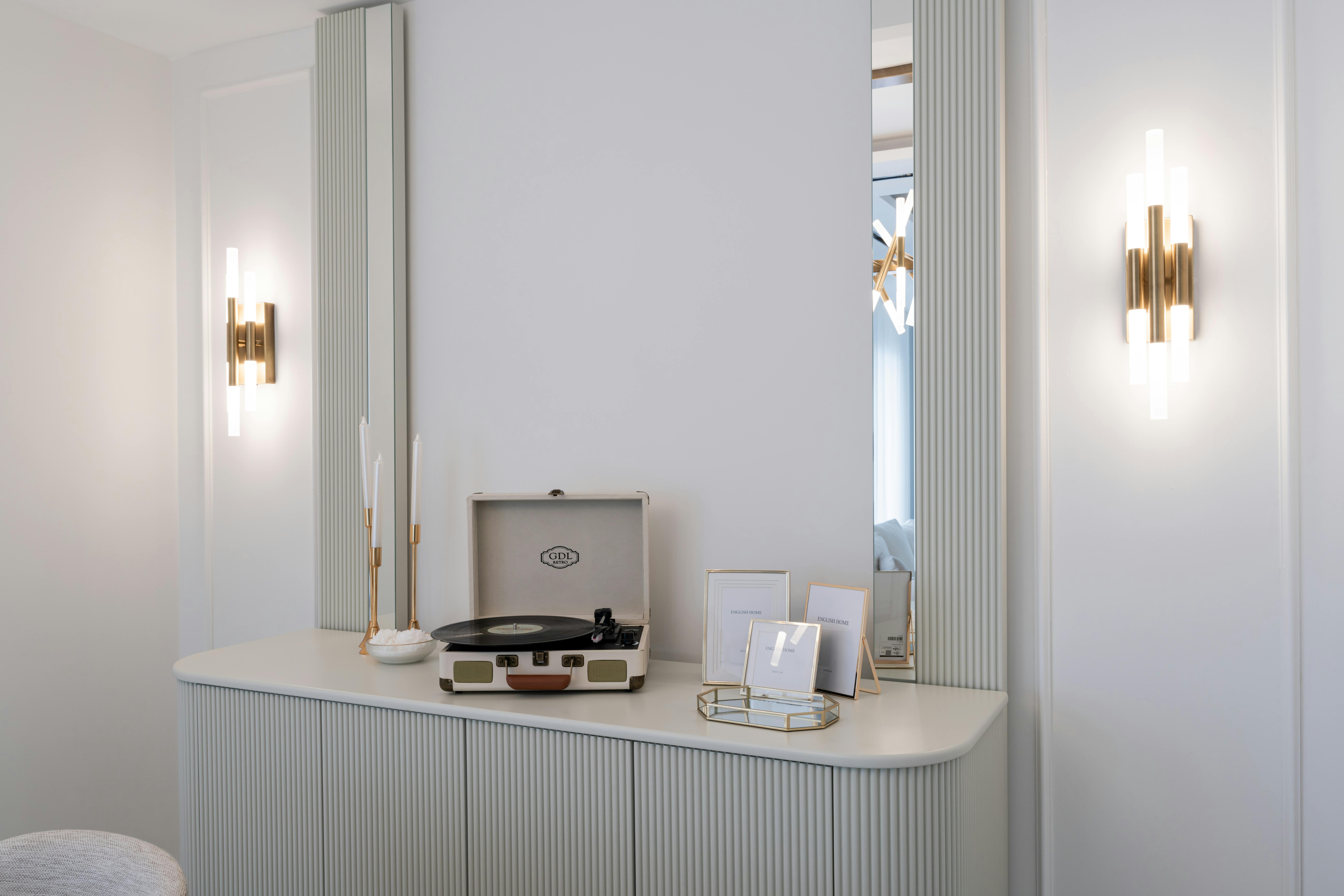 Modern office with acoustic productivity enhancement