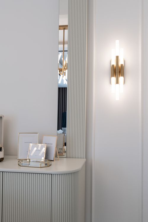 Modern Minimalist Interior with Elegant Lighting · Free Stock Photo