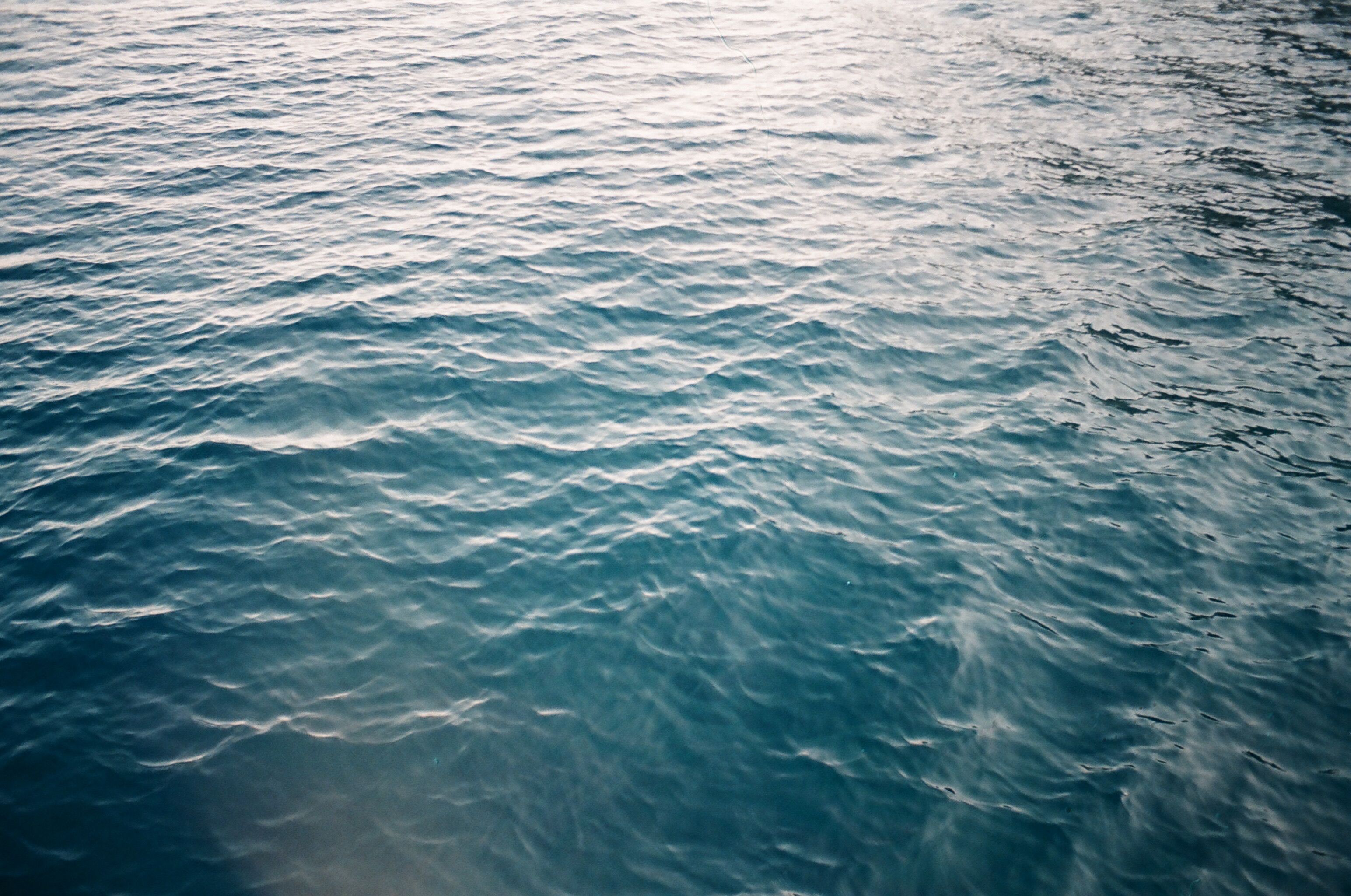 Olas azules reflejando la luz: el ascendente en Escorpio, signo de agua