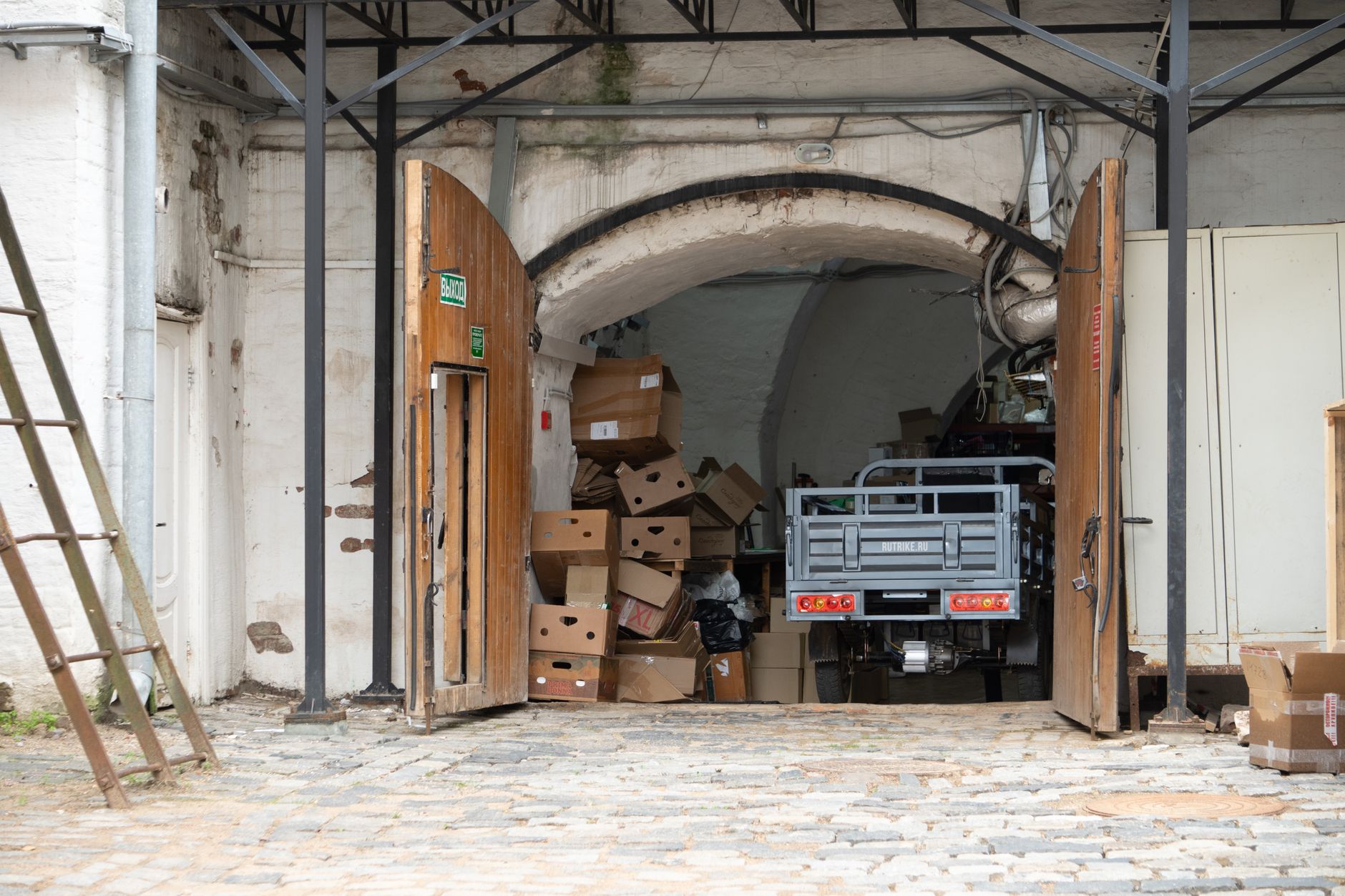 Ukraine's Warehousing War: Kyiv Turns Up the Heat on Russia's E-commerce Backbone