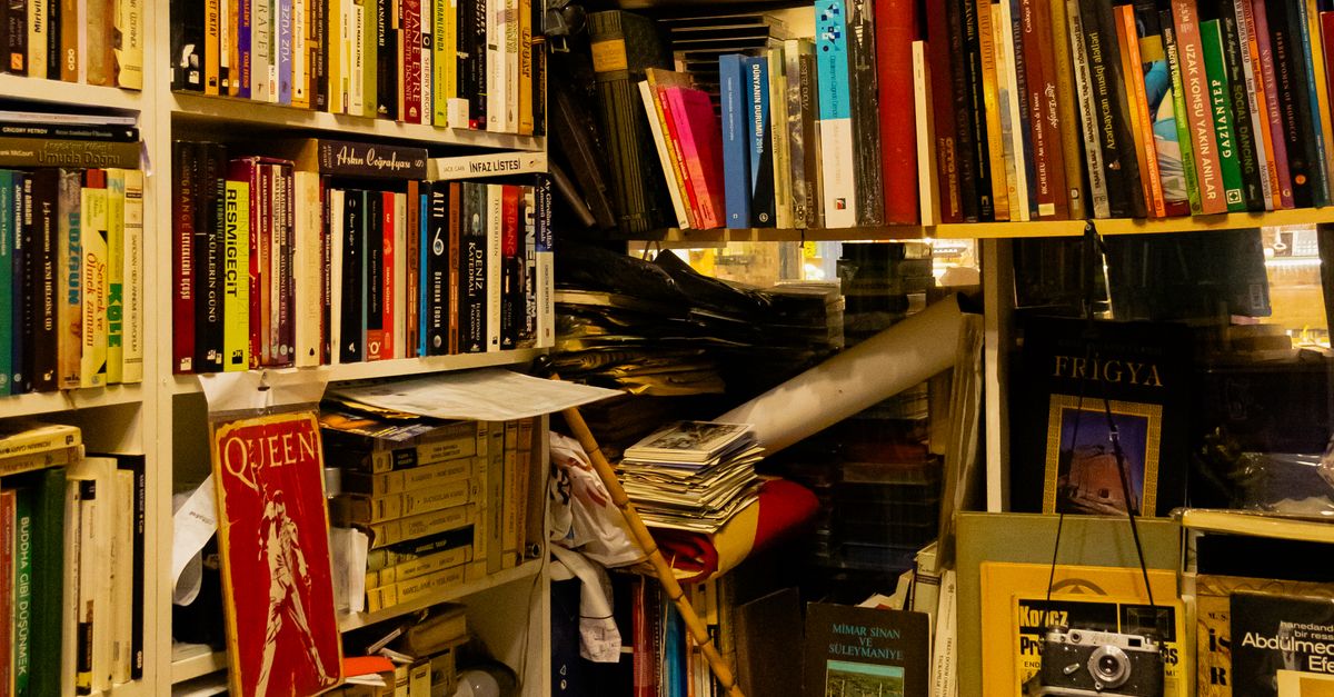I Used Modular Shelving for a Year: What Really Works (and What Doesn't)