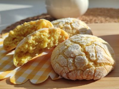 Freshly baked lemon cookies, photo by Nur Tok on Pexels