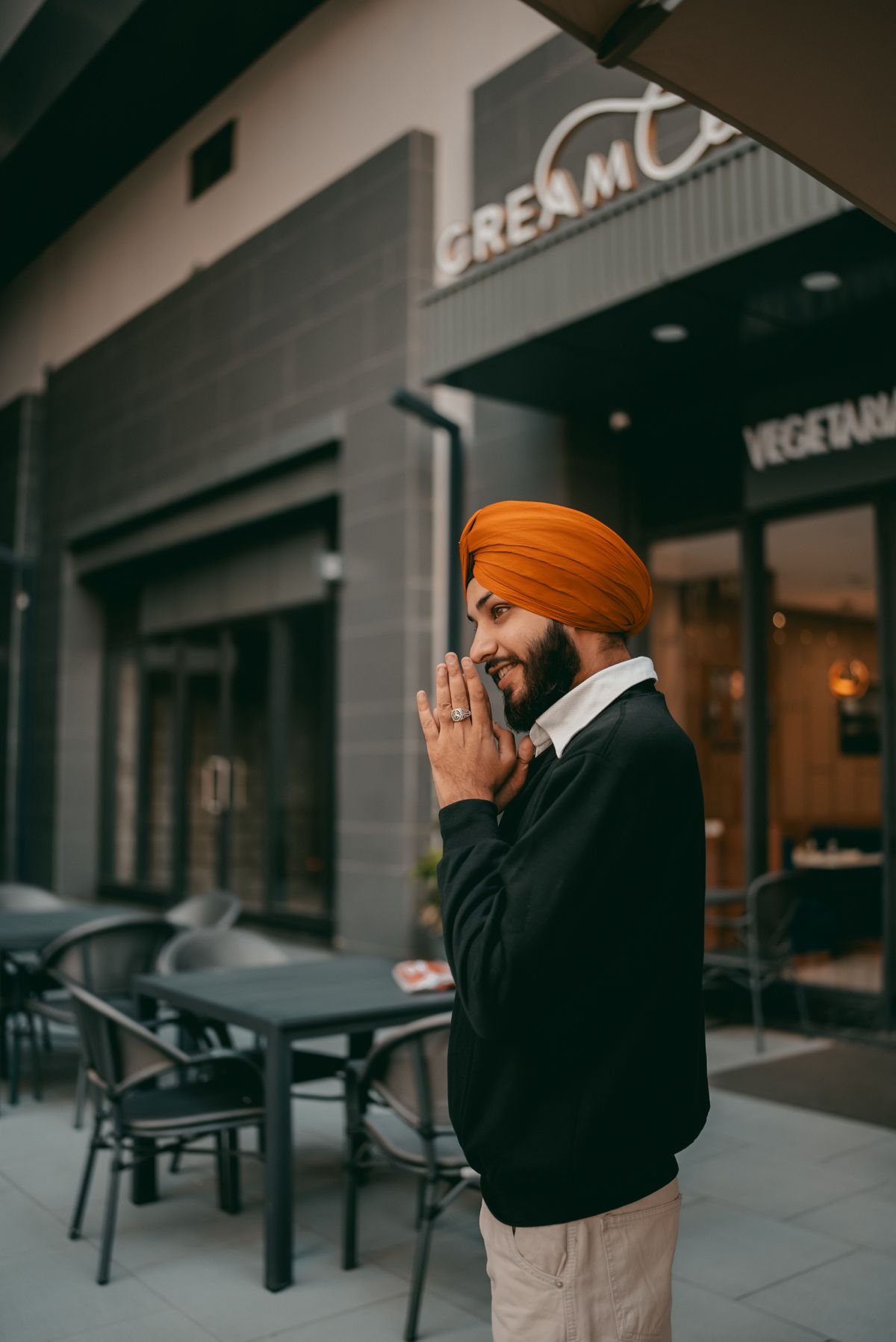 Sikh man wearing a turban checking his phone in Jaipur, India