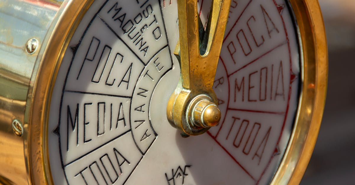 Detailed view of a vintage ship's telegraph dial with Spanish text in sunlight.