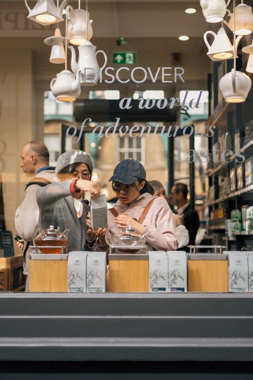 Free People browsing tea in a London store. Adventurous taste exploration through the lens of tea culture. Stock Photo
