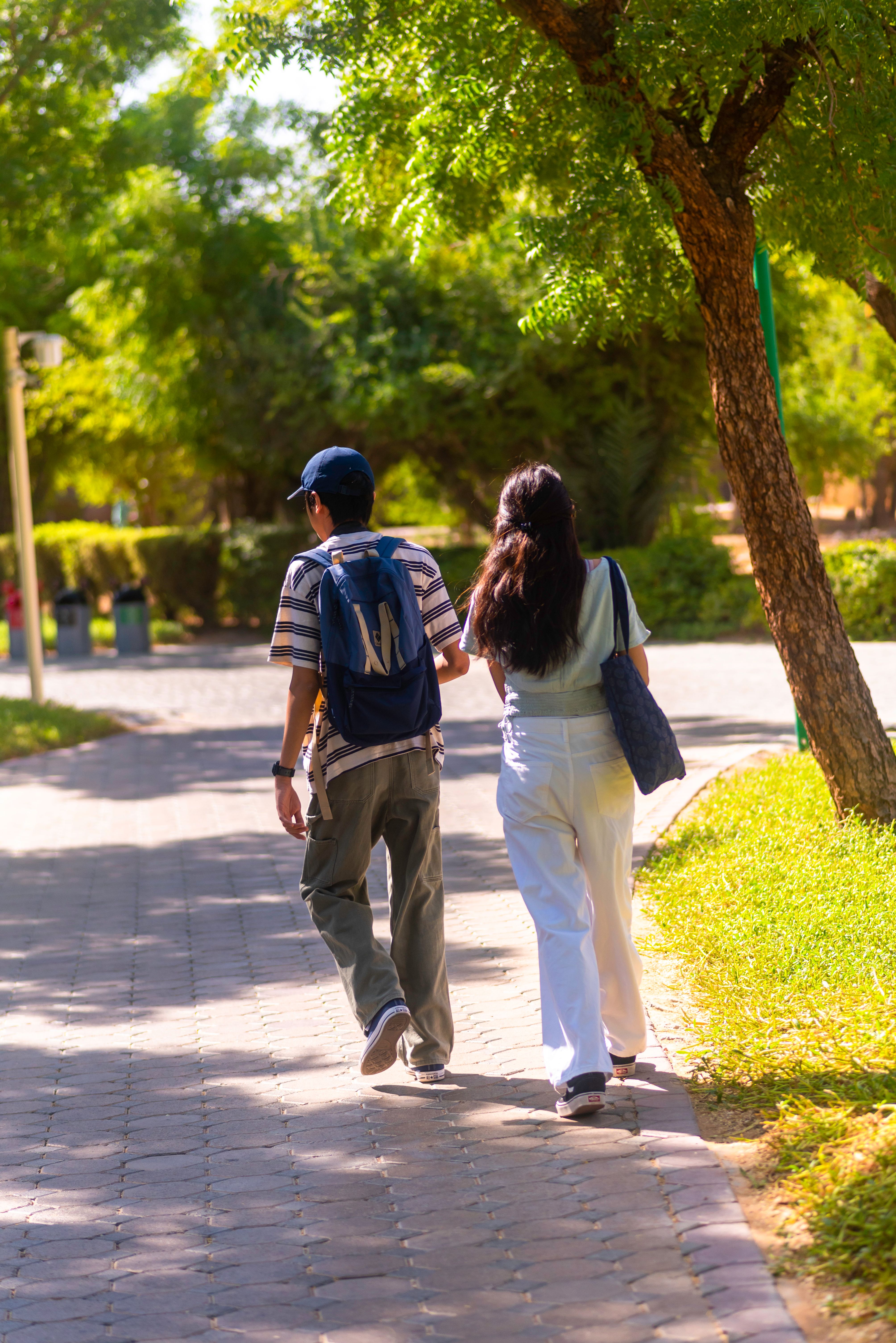 Online dating: starting a conversation on a niche platform