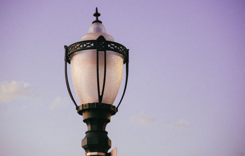 Free A classic street lamp set against a serene purple sky, ideal for urban design themes. Stock Photo