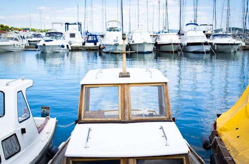 Foto d'estoc gratuïta de aigua, badia, barques