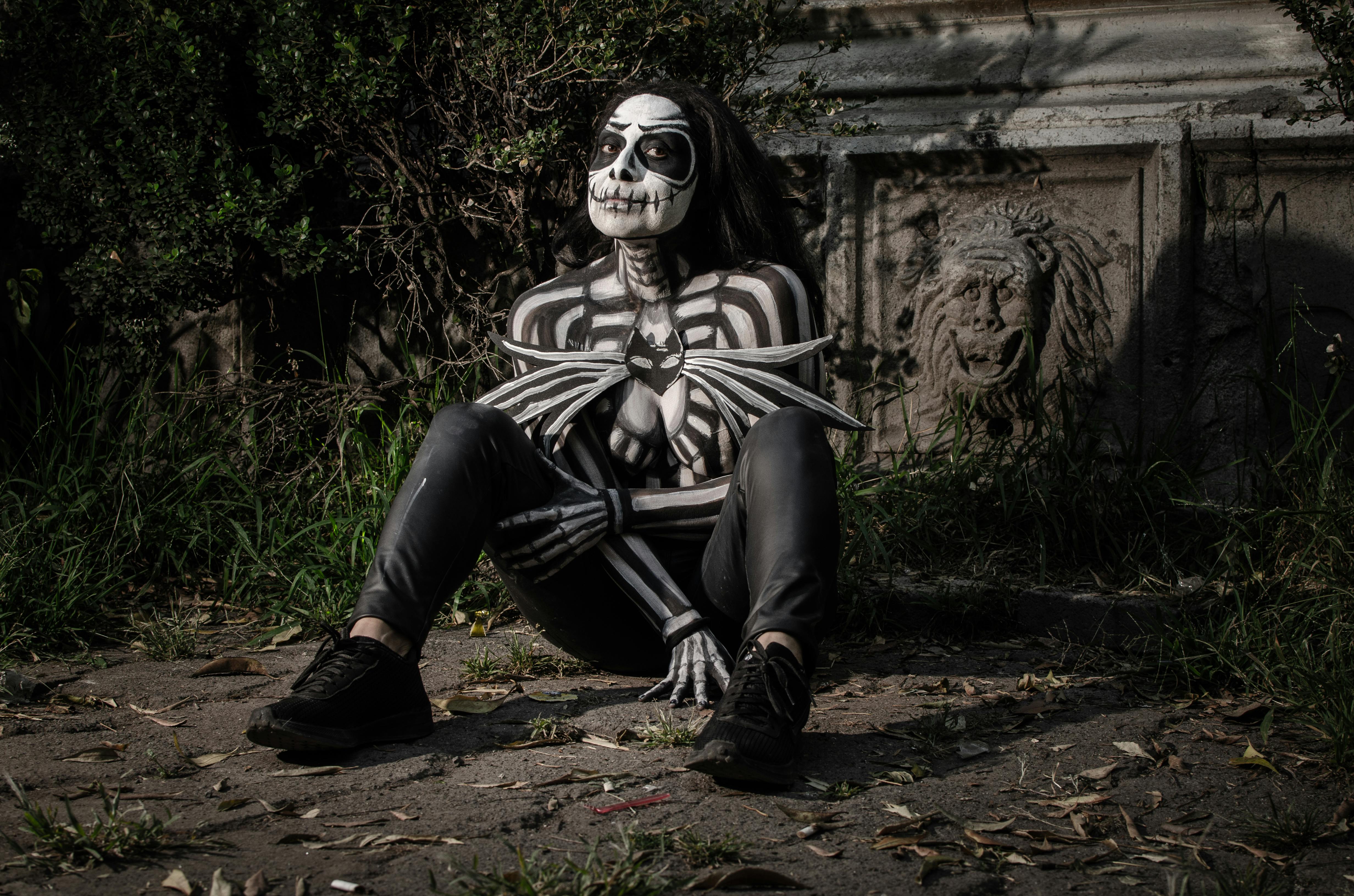 halloween skeleton bodypaint in dark setting