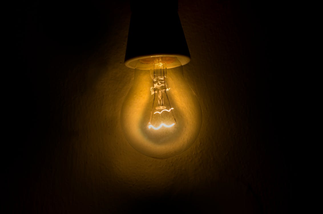 бесплатная Желтая лампочка Стоковое фото