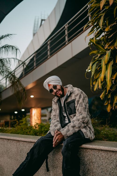 Free Stylish man with a turban poses in a modern cityscape, showcasing cultural fashion. Stock Photo