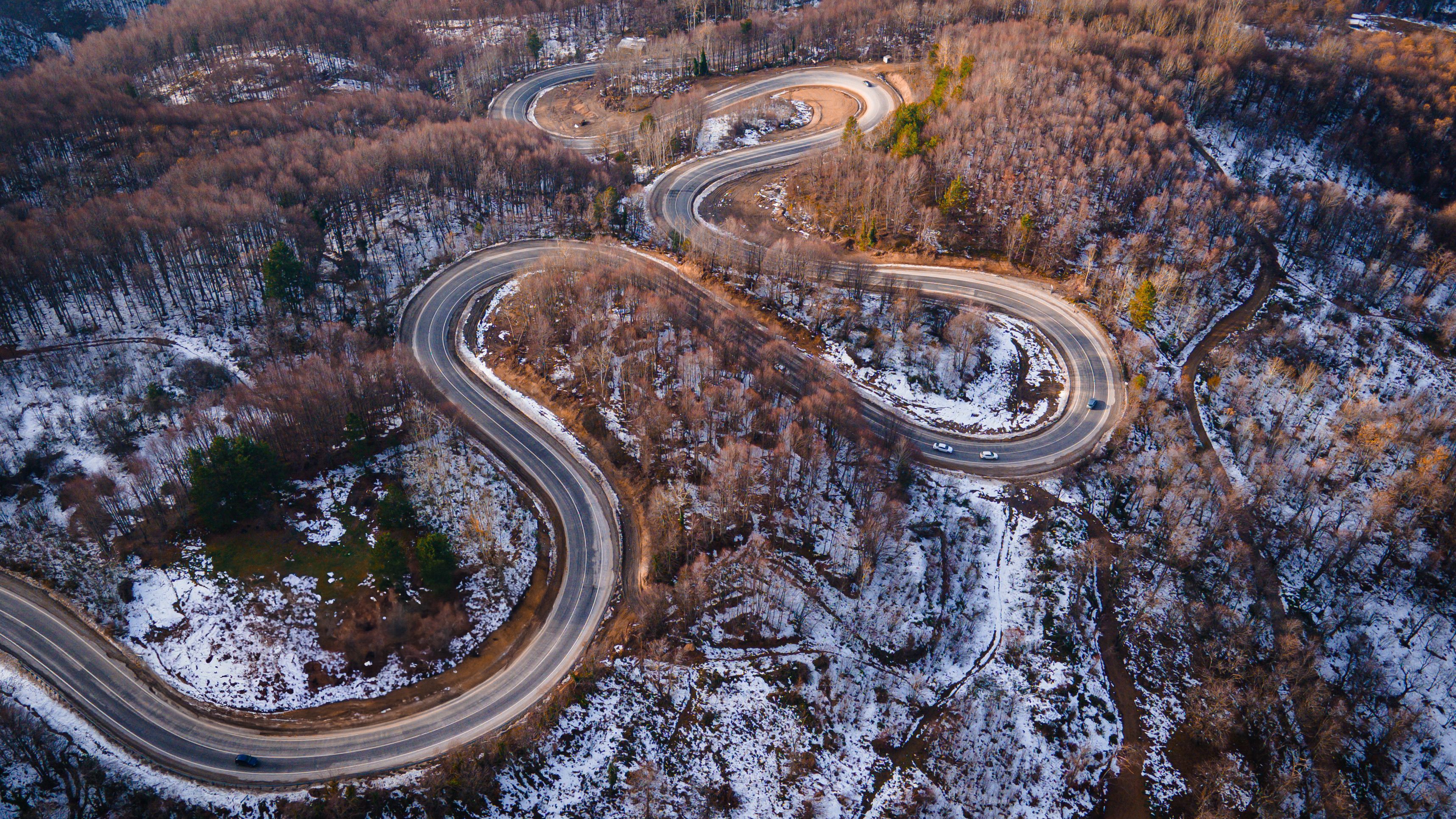 Understanding the Llogara Pass: Geography and Road Conditions