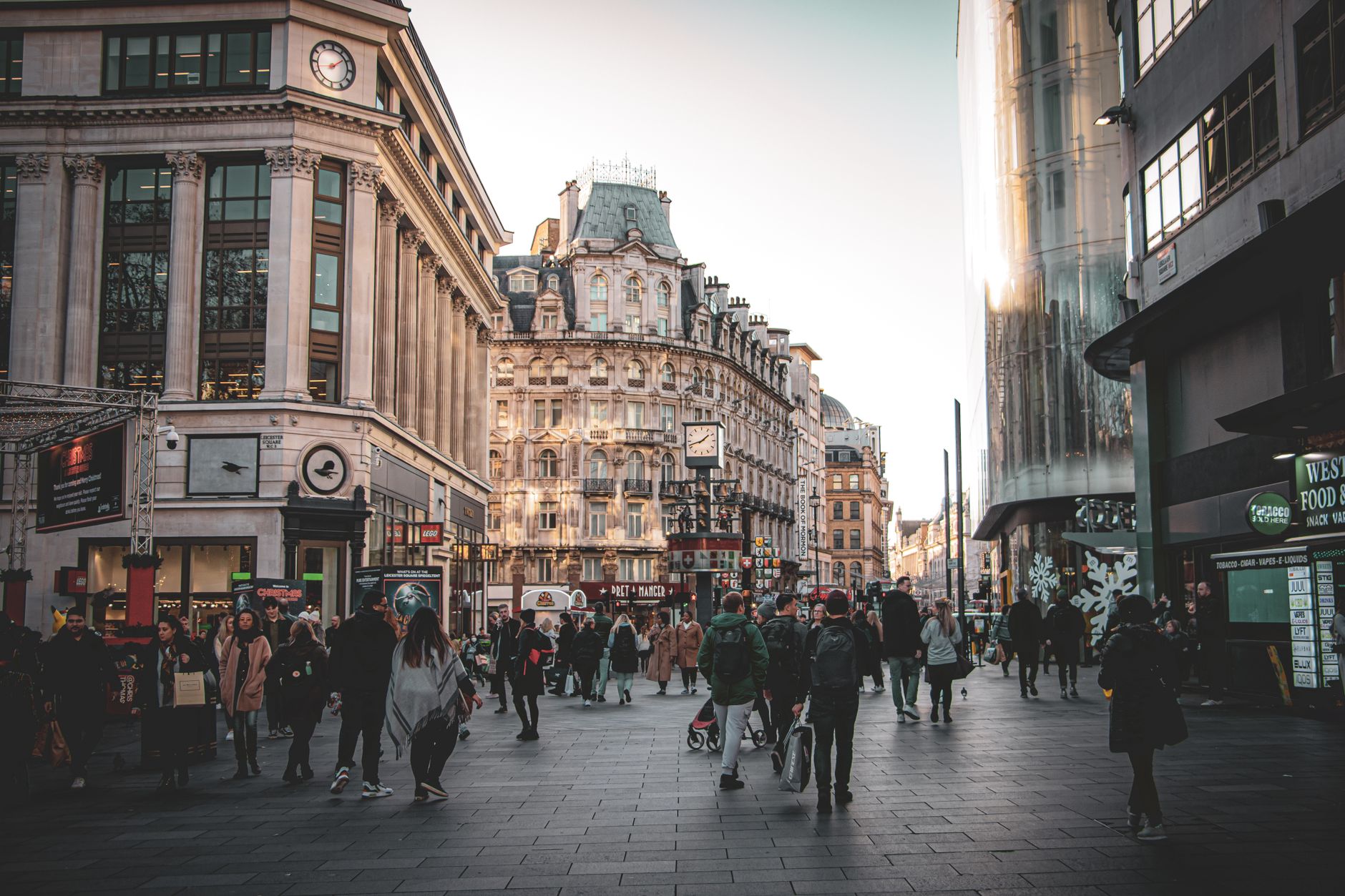 https://images.pexels.com/photos/29644879/pexels-photo-29644879.jpeg?auto=compress&cs=tinysrgb&dpr=2&h=650&w=940