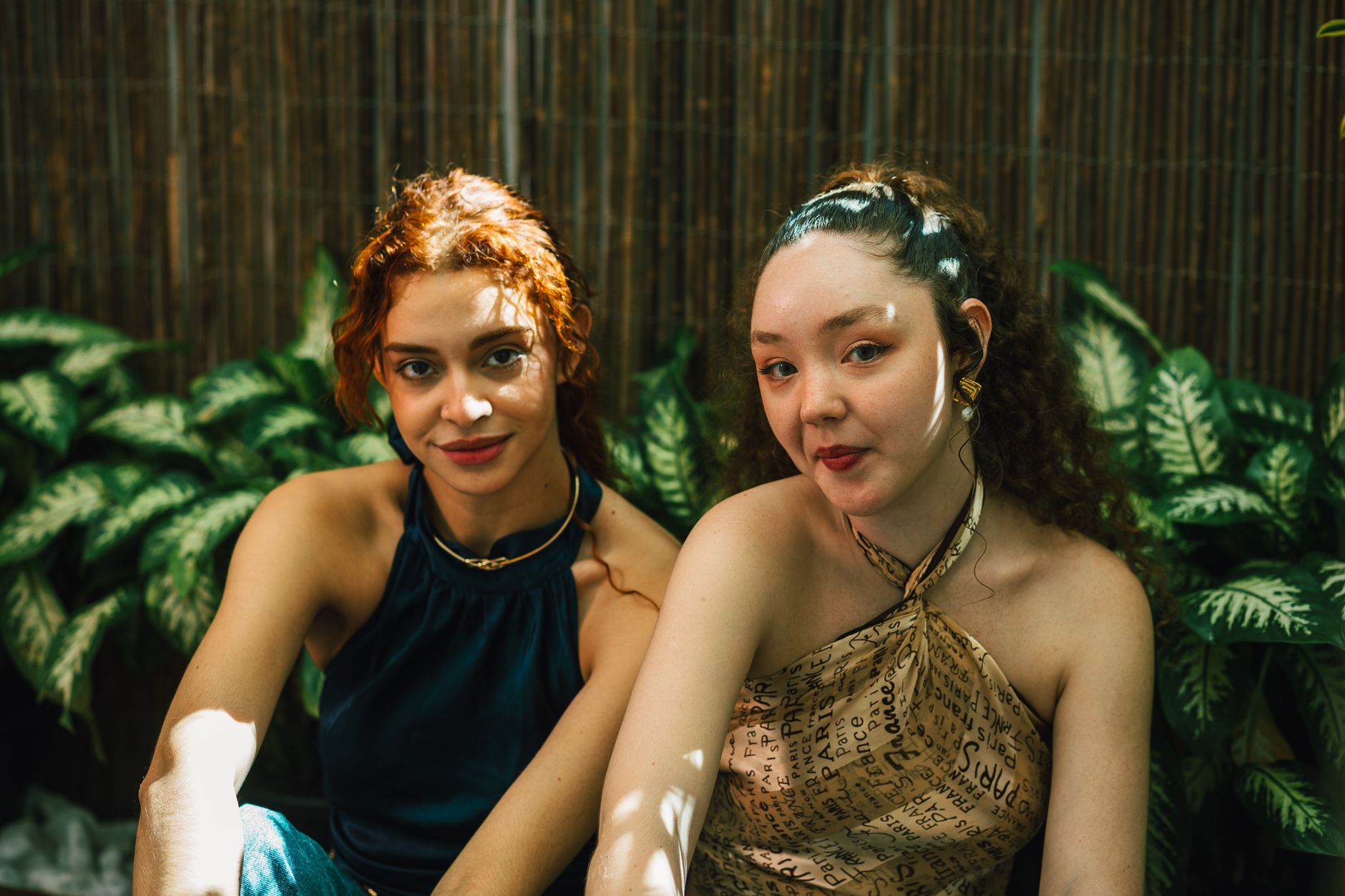 Nanda Costa surge em foto romântica com Emilie Rey