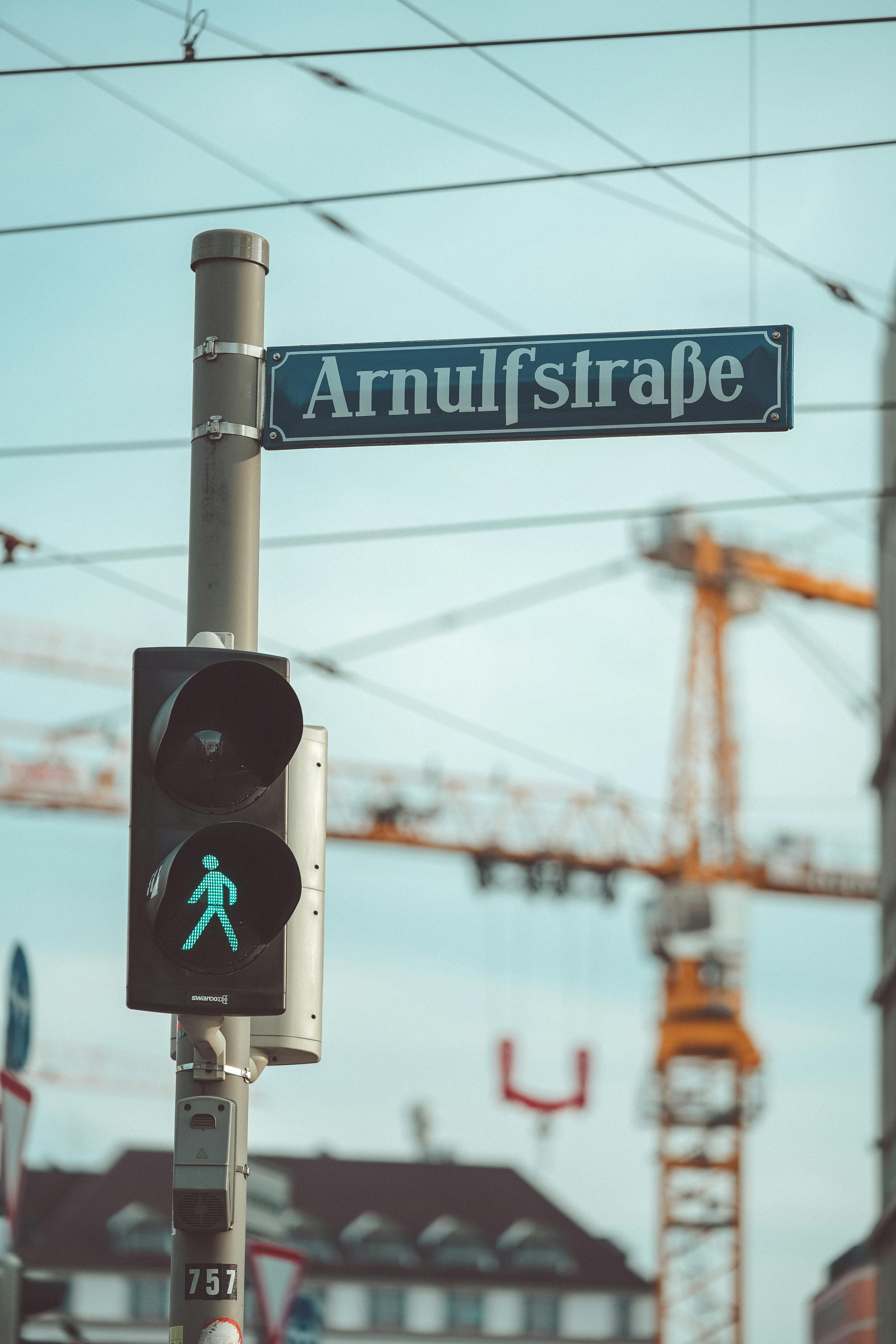 traffic light and street sign at arnulfstrasse