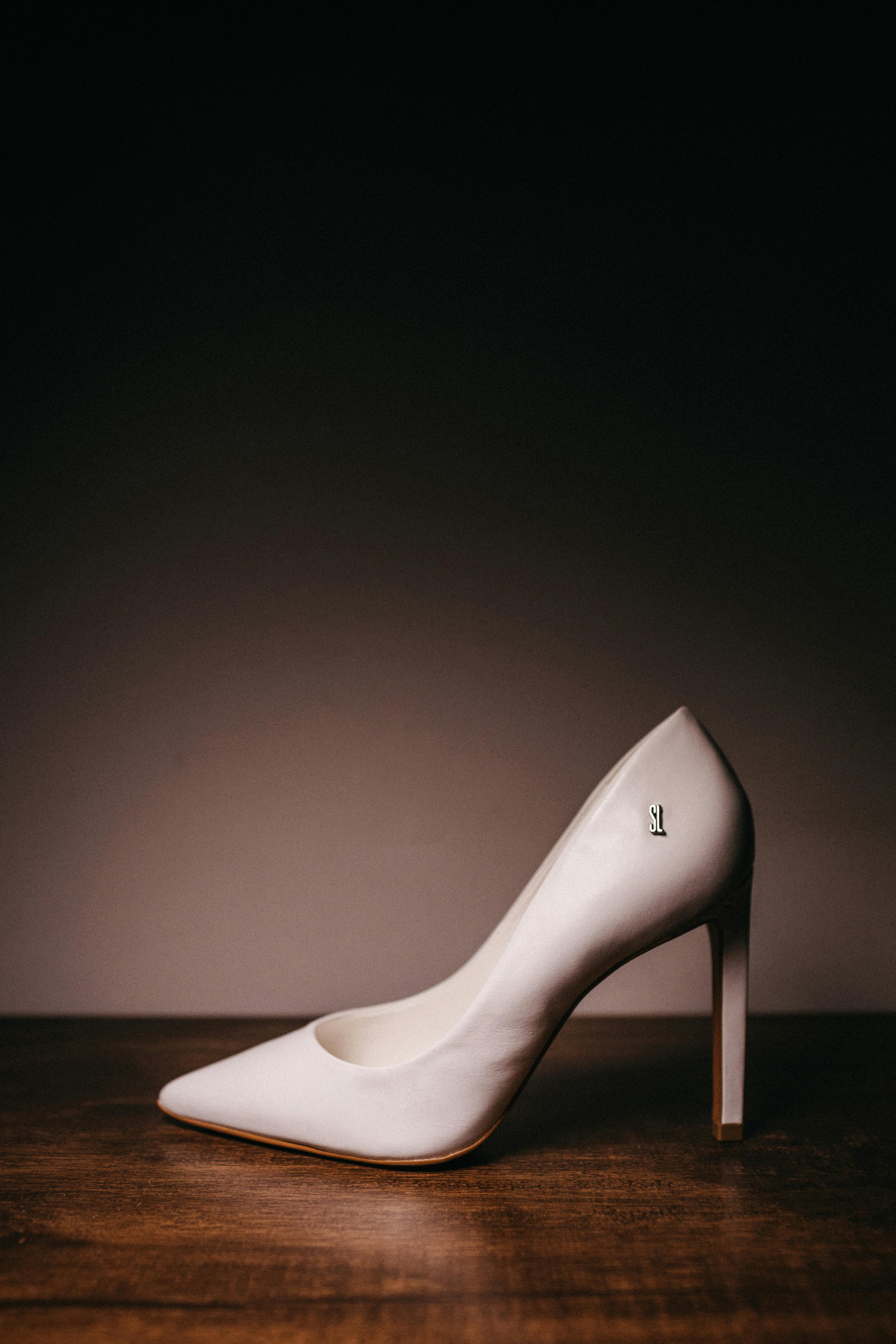 womens white leather shoes