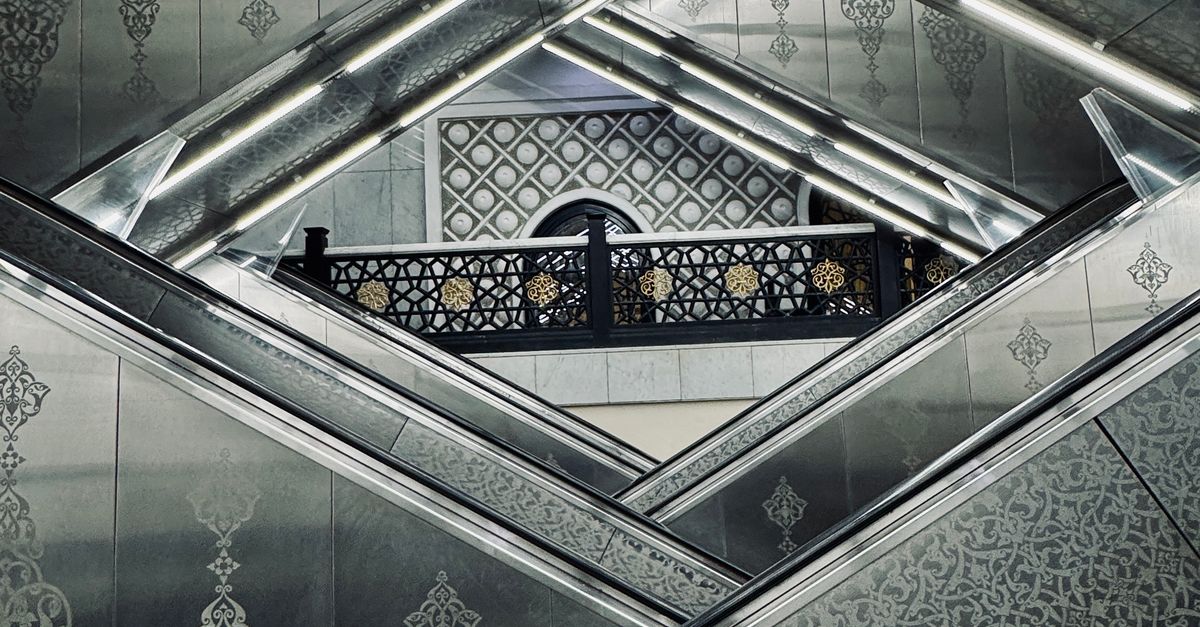 Modern Architectural Design in Makkah · Free Stock Photo