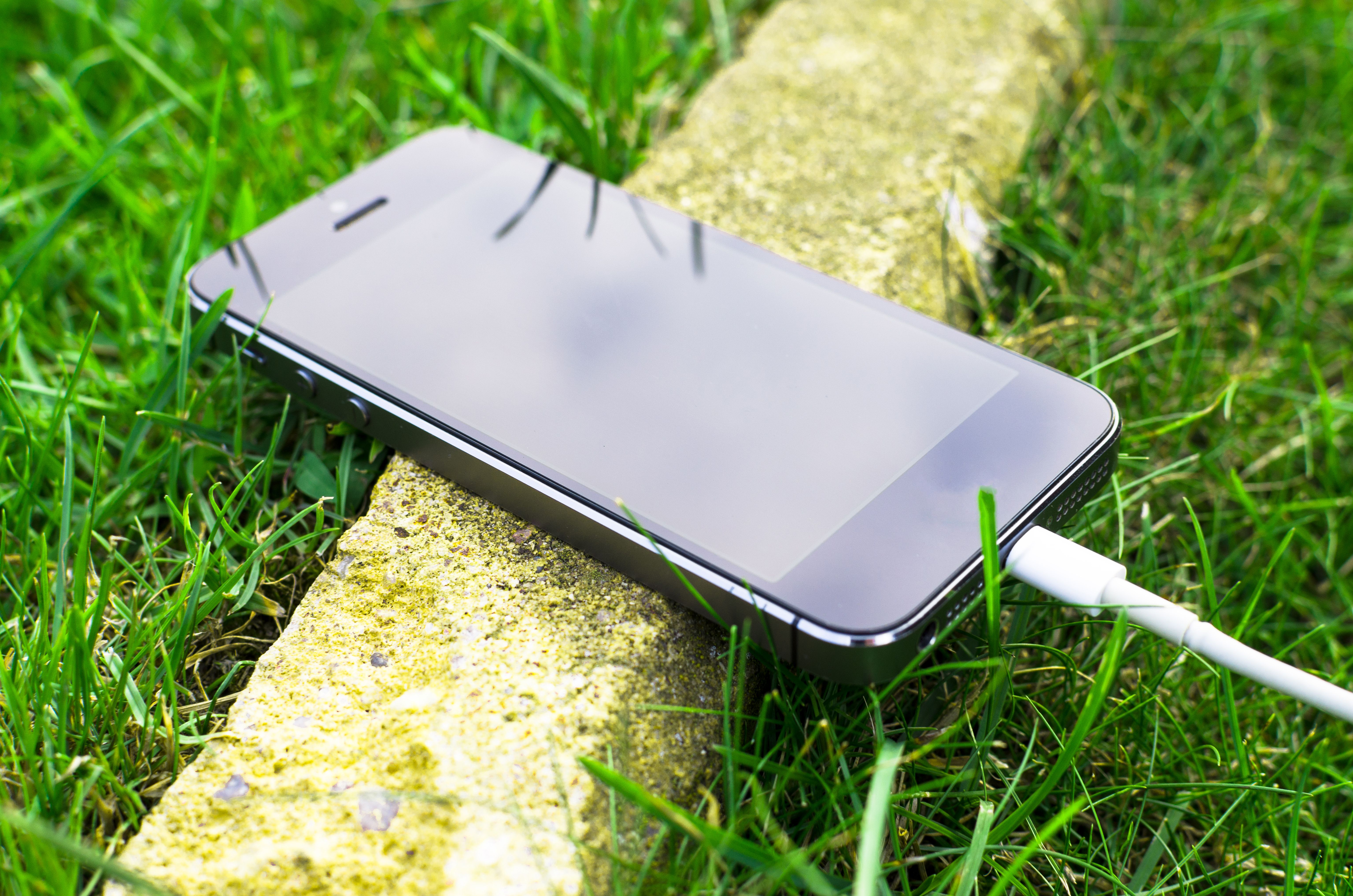 free-stock-photo-of-alternative-bioenergy-cellphone