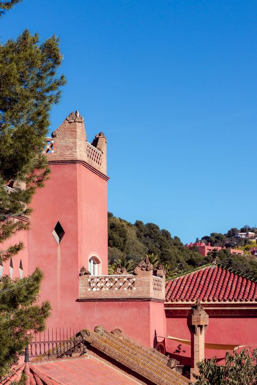 Free Elegant Mediterranean architecture with vibrant colors in Barcelona's picturesque scenery. Stock Photo