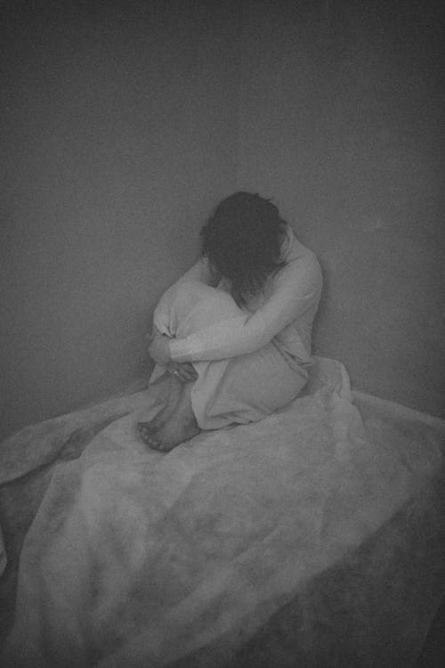 bezplatná Základová fotografie zdarma na téma černobílý, deprese, osamělý Základová fotografie