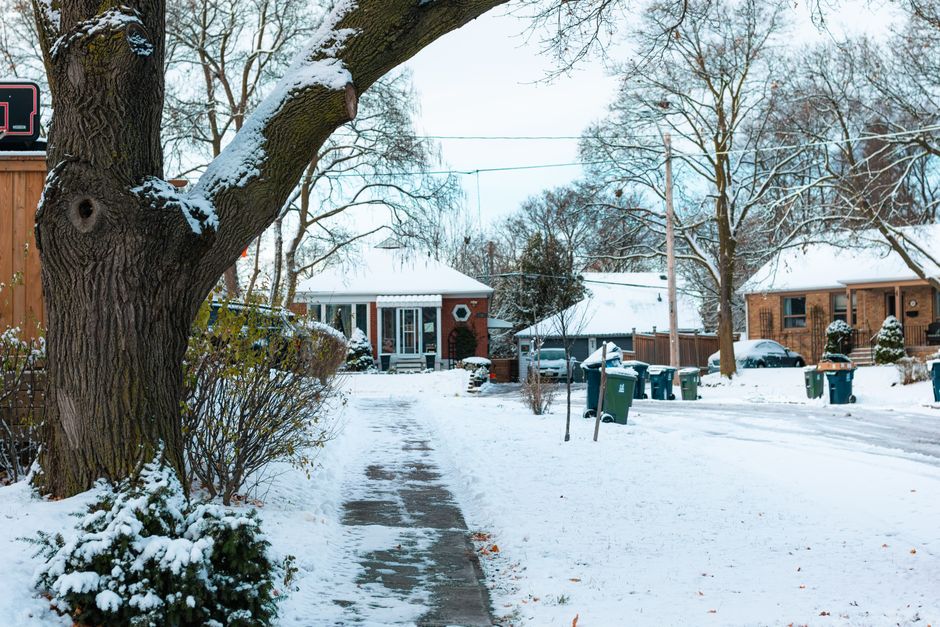 Single stage vs two stage snowblowers: Which do you actually need? — step-by-step reference media