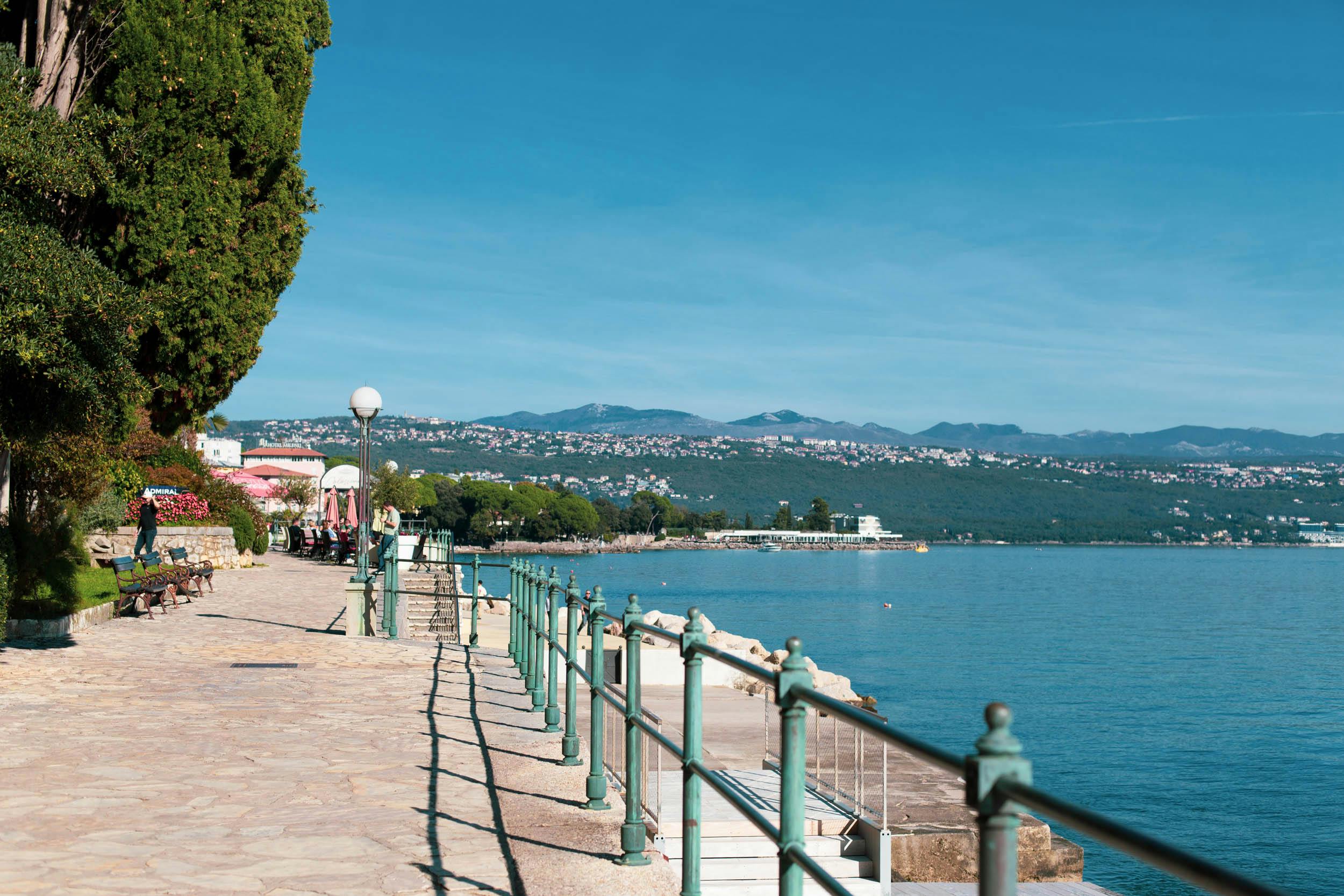 Sea-Level Rise and the Role of Geneva — Photo by Eugenia Sol on Pexels