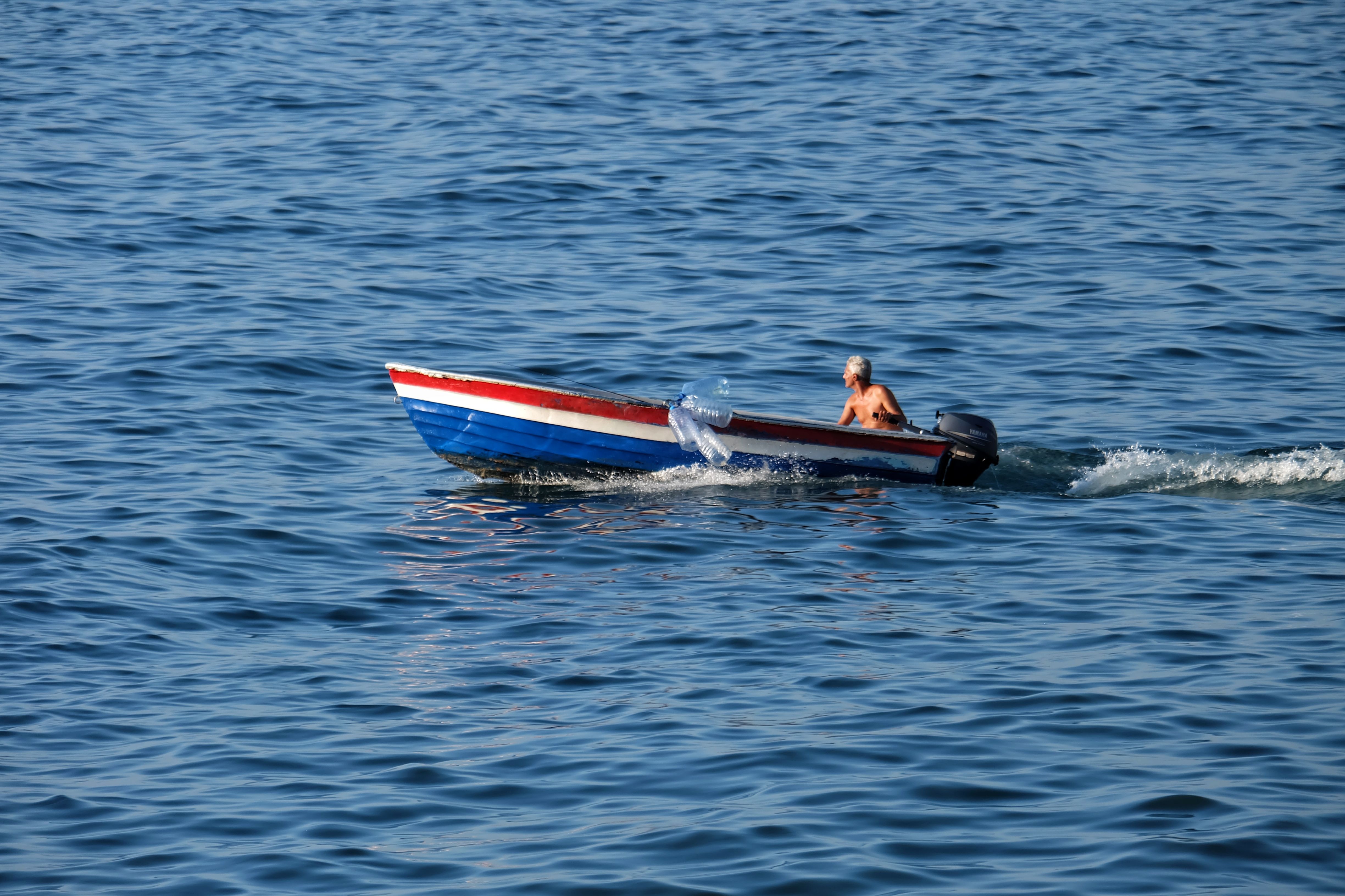 Best Trolling Motor Batteries: Lithium vs AGM for All-Day Fishing