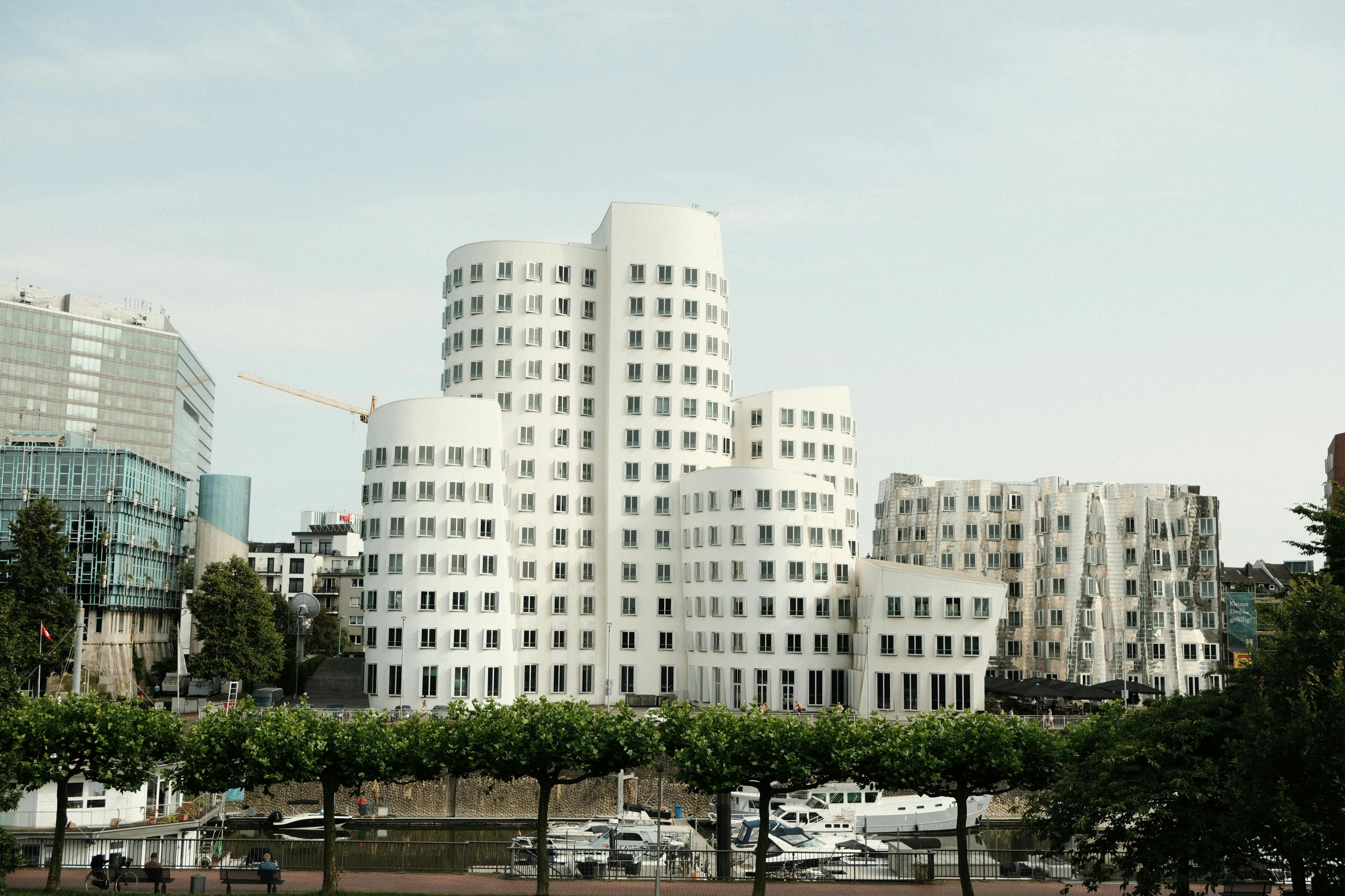 gehry buildings in dusseldorf skyline view