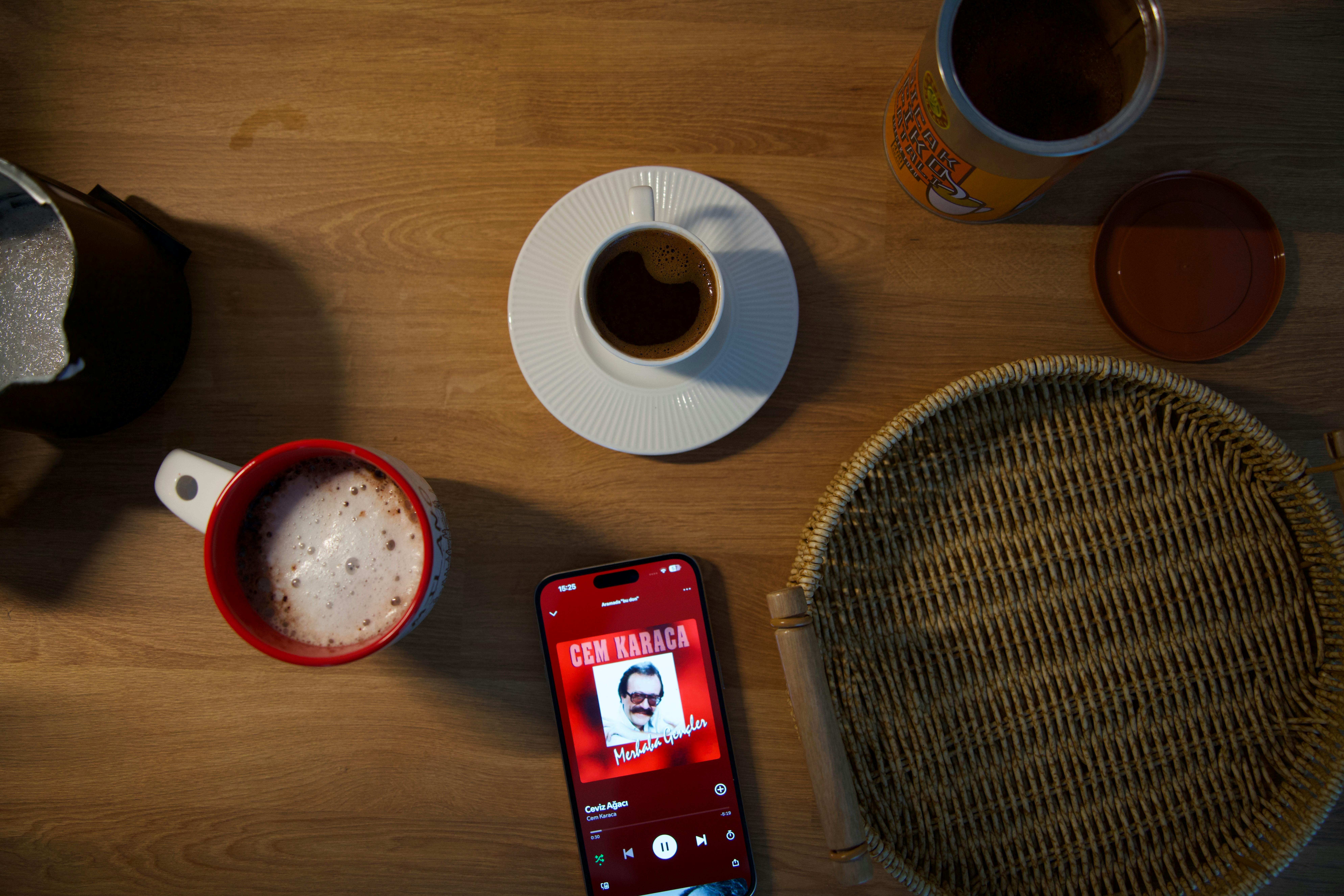 https://www.pexels.com/photo/flat-lay-of-coffee-and-smartphone-on-wooden-table-29689165/