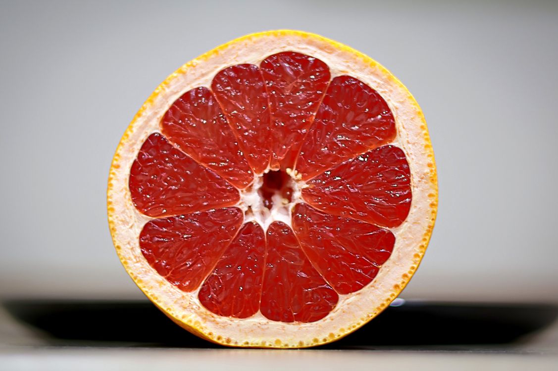 Fresh juicy grapefruit half in close-up · Free Stock Photo