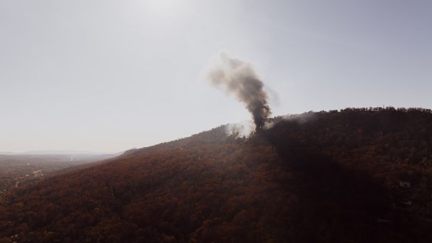 Smoke billowing from a fire on a scenic mountain in Chattanooga, Tennessee.