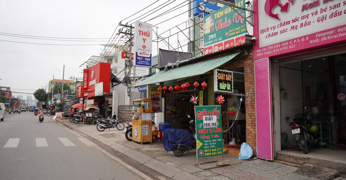 Regular Local Shops Street View of Local Shops in Urban Setting · Free Stock Photo