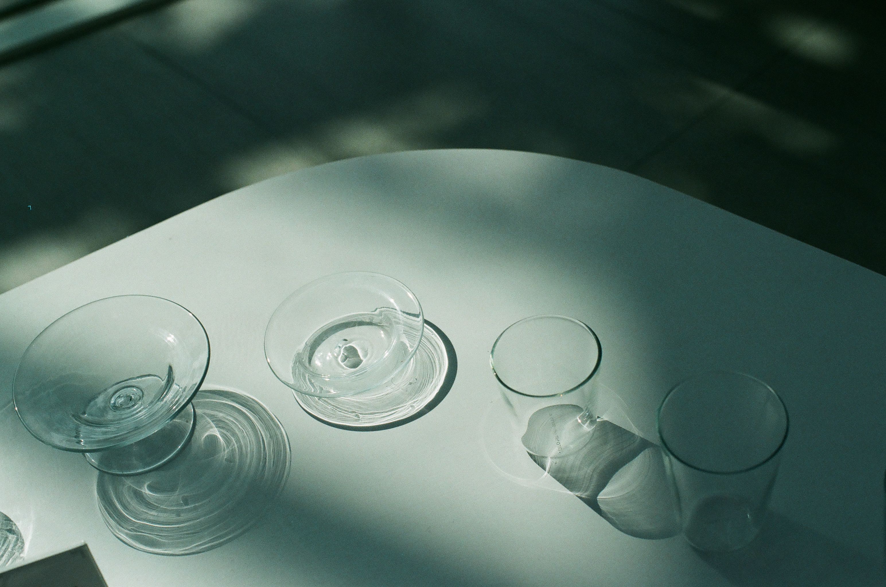 Detailaufnahme von Glas mit weichen Schatten