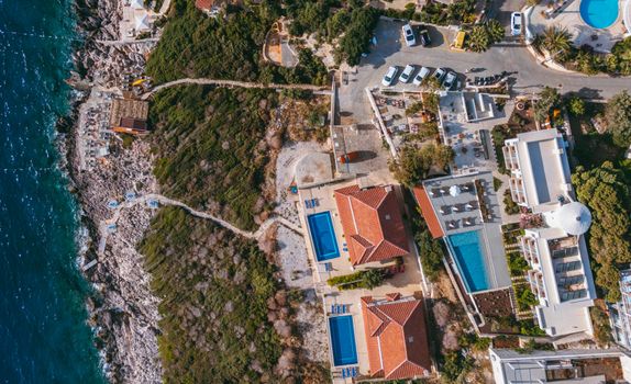 Vuelo FPV sobre propiedad inmobiliaria en Bucaramanga — vista aérea