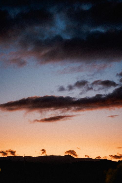 Free Breathtaking view of a colorful twilight sky with dramatic cloud formations. Stock Photo